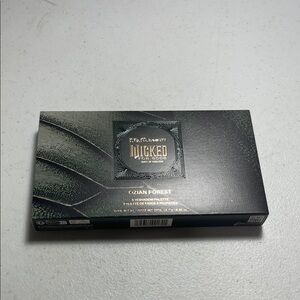 r.e.m. beauty aWicked For Good Eyeshadow Palette - OZIAN FOREST